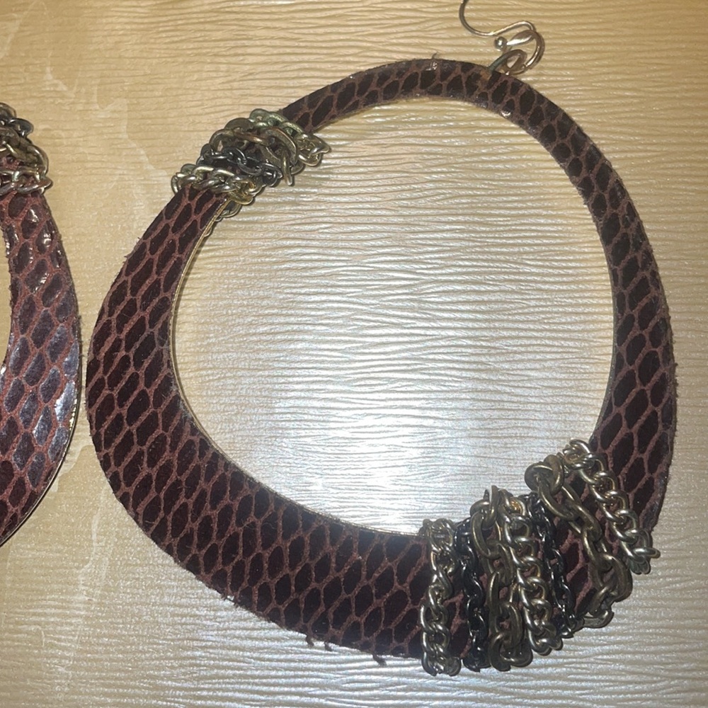 Triangular Hoop Earrings - Picture 10 of 10